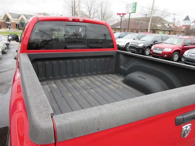 2006 Dodge Ram Pickup 2500 Laramie 4dr Mega Cab 4WD SB